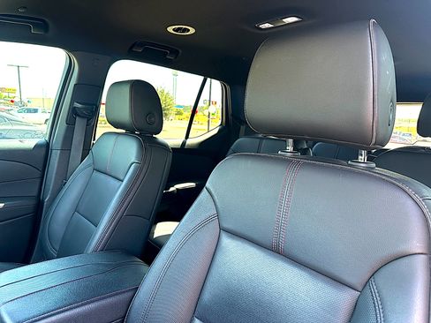 Used 2023 Chevrolet Traverse RS FWD image 7