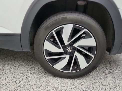 Used 2025 Volkswagen Atlas SE AWD/4WD image 9
