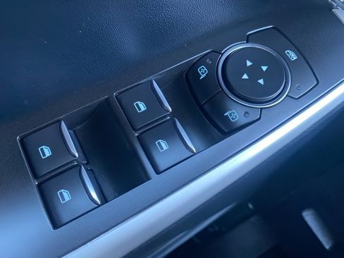 Used 2022 Ford Explorer XLT image 20