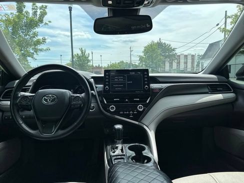 Used 2022 Toyota Camry XSE FWD image 3