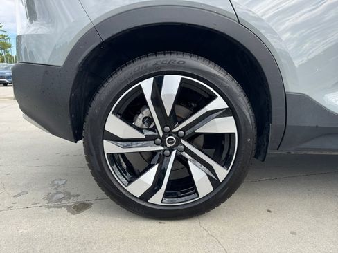 Used 2025 Volvo XC40 B5 Plus AWD/4WD image 23