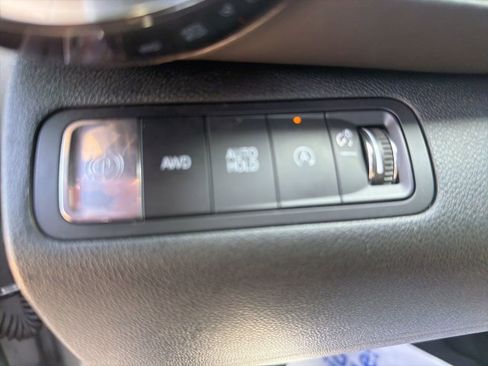 Used 2025 Chevrolet Equinox LT AWD/4WD image 17