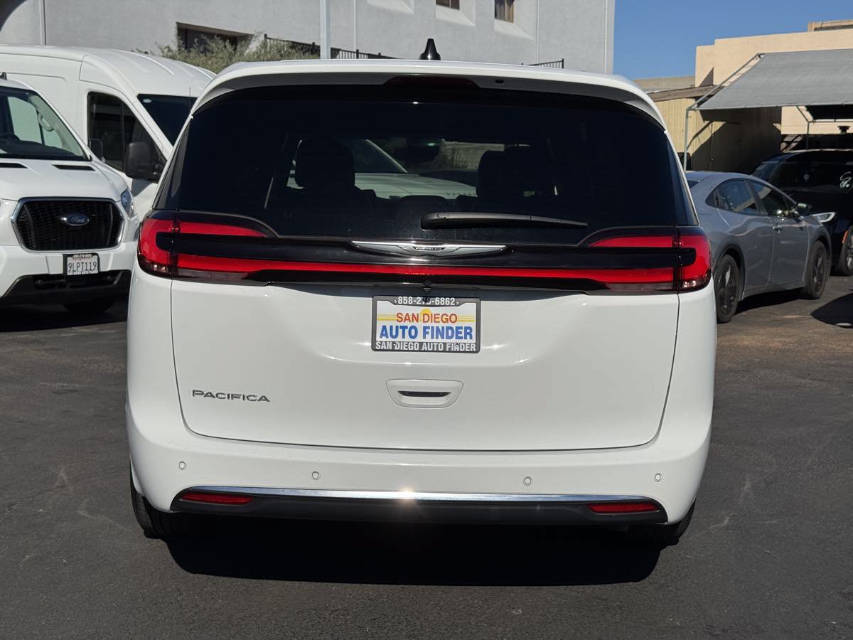 Used 2026 Chrysler Pacifica Select FWD image 12