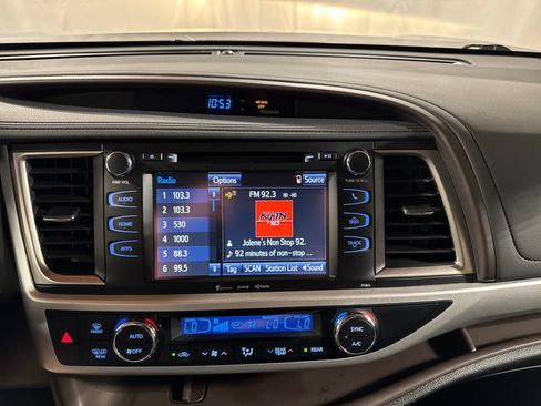 Used 2019 Toyota Highlander Plus AWD/4WD image 20