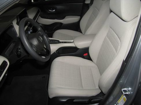Certified 2025 Honda HR-V LX image 8