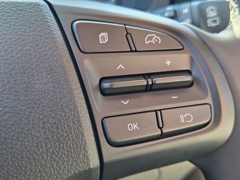 Used 2025 Hyundai Venue SEL image 31