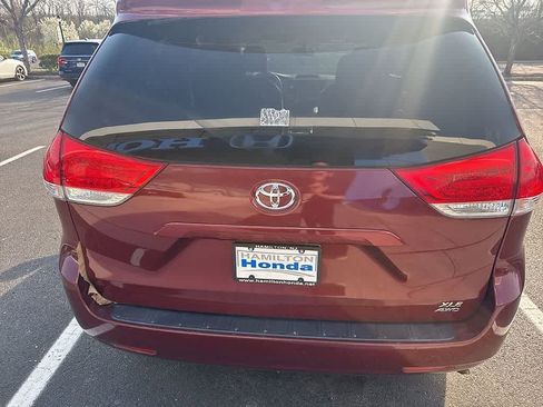 Used 2012 Toyota Sienna XLE image 5