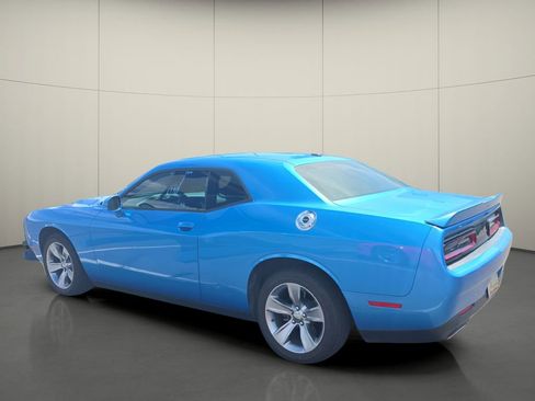 Used 2019 Dodge Challenger SXT RWD image 6