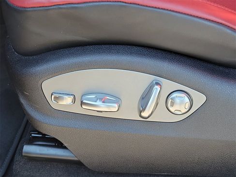 Certified 2025 Porsche Macan image 28