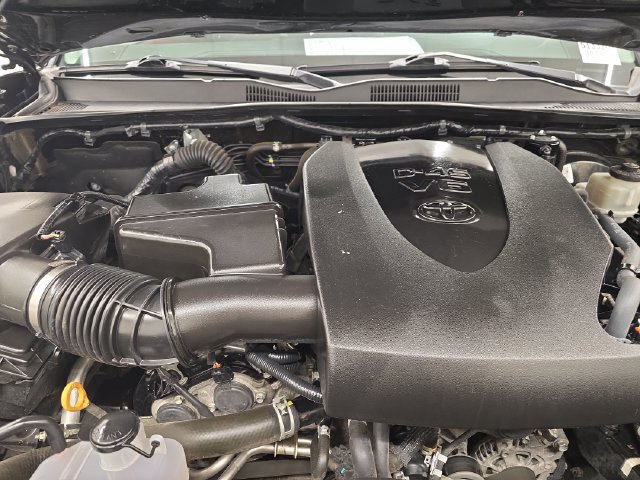 Used 2022 Toyota Tacoma SR5 AWD/4WD image 36