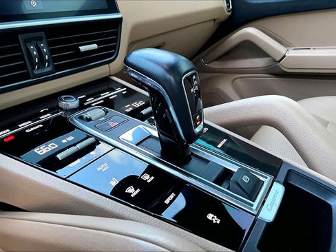 Used 2020 Porsche Cayenne image 16