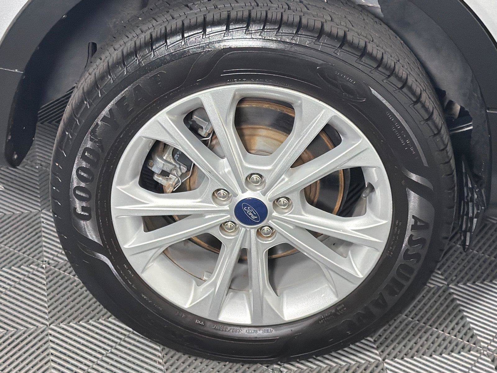 Used 2019 Ford Escape SEL AWD/4WD image 17