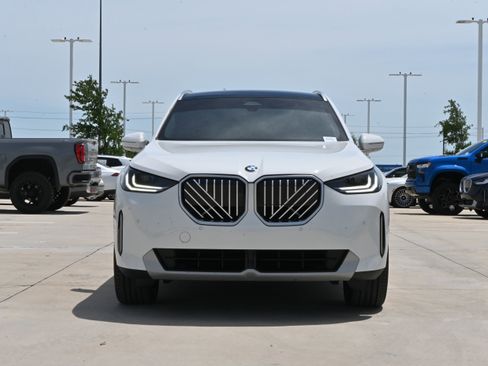 Used 2025 BMW X3 xDrive30i w/ Premium Package AWD/4WD image 3