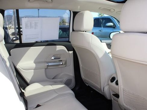 Used 2022 Mercedes-Benz GLB 250 4MATIC image 7