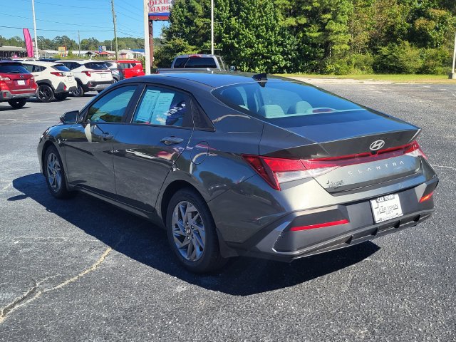 Used 2024 Hyundai Elantra SEL FWD image 5