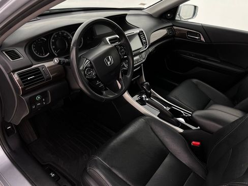 Used 2017 Honda Accord Touring image 16
