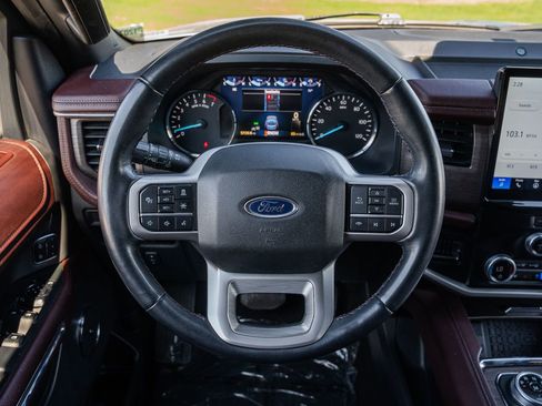 Used 2024 Ford Expedition Limited image 24