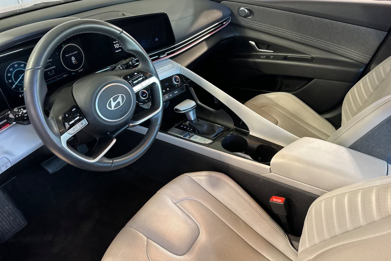 Used 2025 Hyundai Elantra Limited FWD image 14