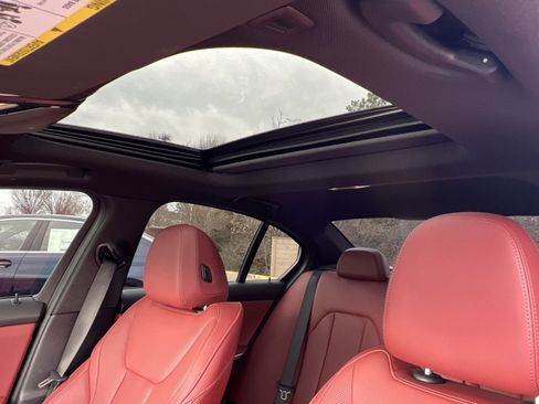 Used 2025 BMW 330i Sedan w/ M Sport Package image 25