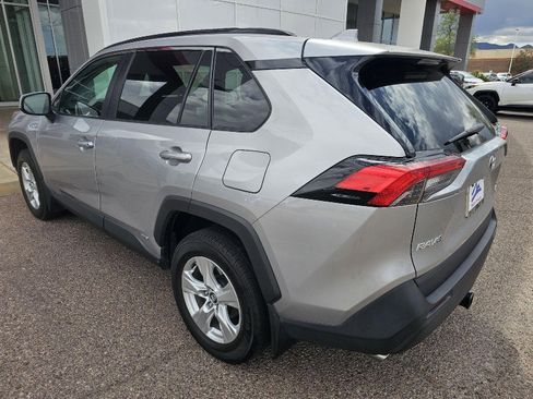 Used 2020 Toyota RAV4 XLE w/ Convenience Package image 3