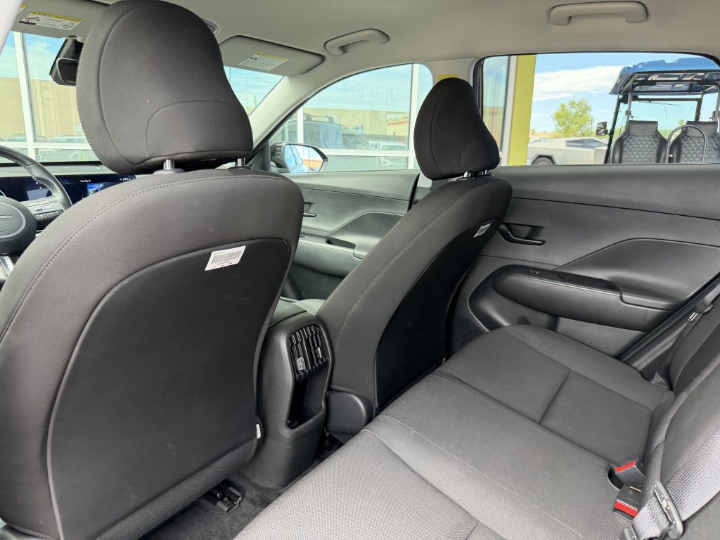Used 2025 Hyundai Kona SEL FWD image 32