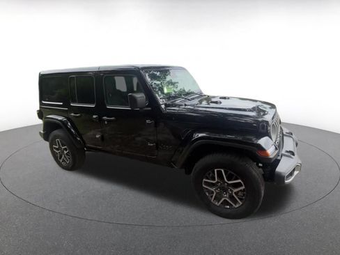Used 2025 Jeep Wrangler Unlimited Sahara AWD/4WD image 2