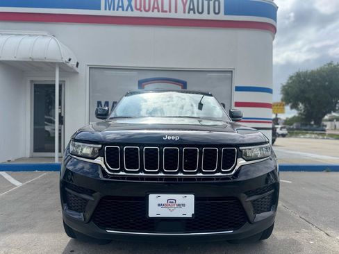 Used 2023 Jeep Grand Cherokee Laredo w/ Luxury Tech Group I AWD/4WD image 9