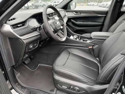 New 2025 Jeep Grand Cherokee Limited w/ Black Appearance Package image 7