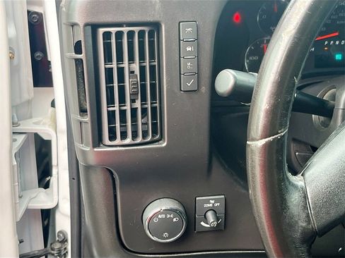 Used 2024 GMC Savana 2500 w/ Driver Convenience Package image 10