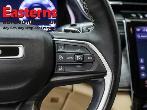 Used 2022 Jeep Grand Cherokee L Limited image 16