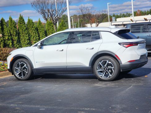 New 2026 Chevrolet Equinox EV LT image 9