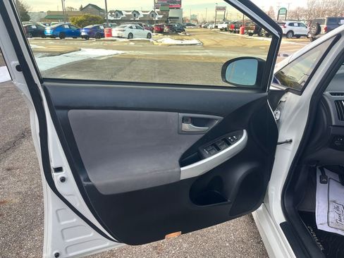 Used 2015 Toyota Prius Three image 11