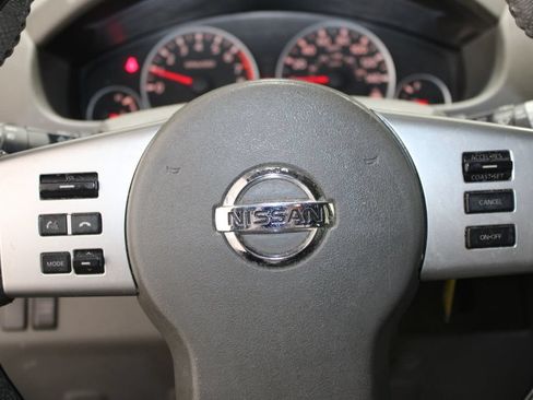 Used 2014 Nissan Frontier SL w/ SL Moonroof Package RWD image 16
