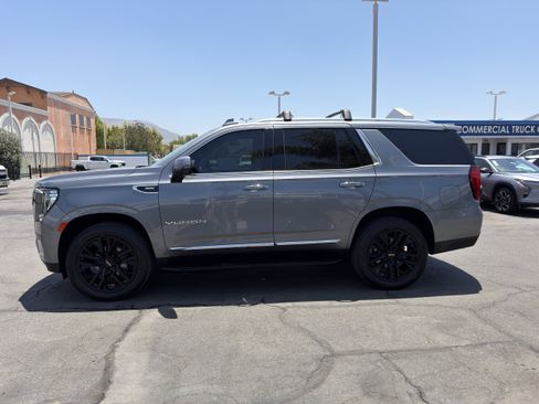 Used 2022 GMC Yukon SLT w/ SLT Premium Package AWD/4WD image 5