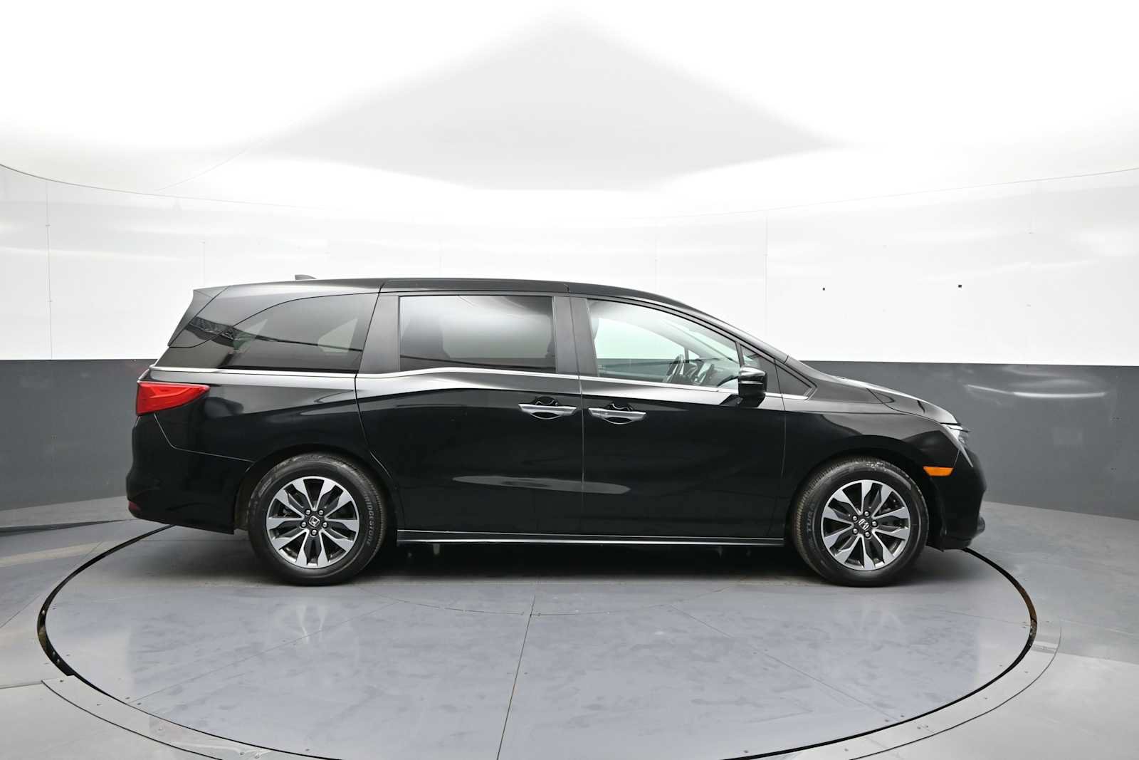 Certified 2023 Honda Odyssey EX-L image 4