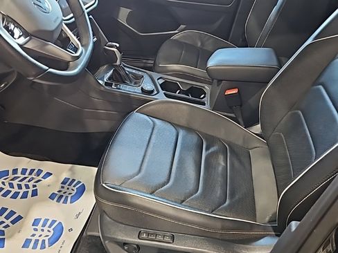 Used 2024 Volkswagen Tiguan SEL R-Line image 28