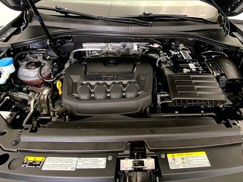 Used 2022 Volkswagen Tiguan SE w/ Panoramic Sunroof Package image 10