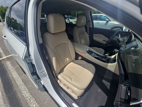 Used 2020 Buick Envision Essence FWD image 28