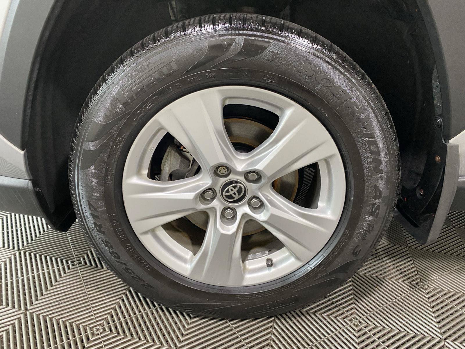 Used 2021 Toyota RAV4 XLE AWD/4WD image 11