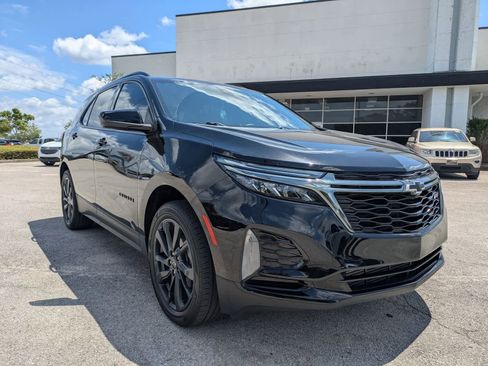 Used 2023 Chevrolet Equinox RS FWD image 3