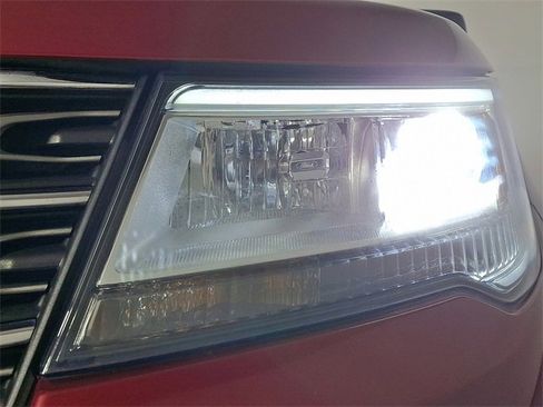 Used 2017 Ford Explorer XLT w/ Equipment Group 202A image 12