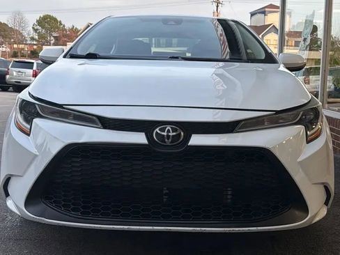 Used 2020 Toyota Corolla LE image 4