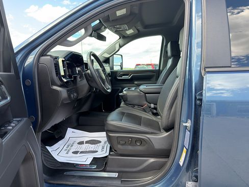 Used 2025 Chevrolet Silverado 2500 LT AWD/4WD image 11