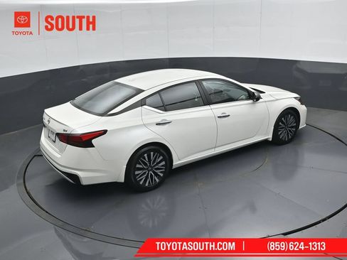 Used 2024 Nissan Altima 2.5 SV FWD image 43