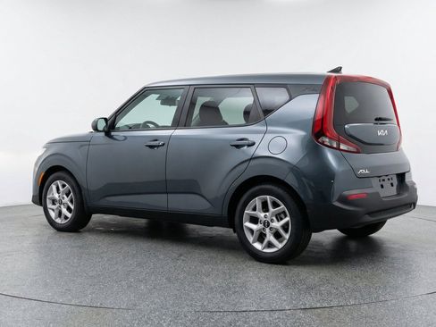 Used 2025 Kia Soul LX w/ LX Technology Package FWD image 6