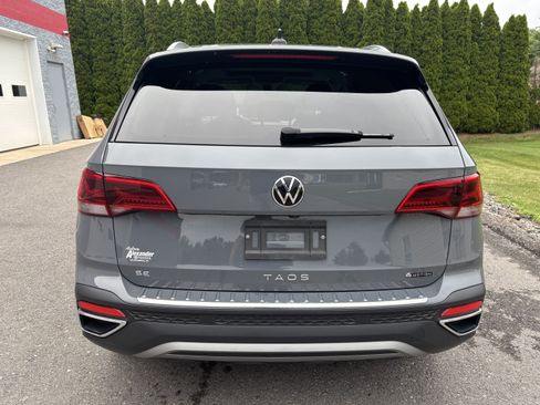 Used 2023 Volkswagen Taos SE w/ Panoramic Sunroof Package AWD/4WD image 4
