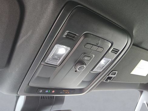 Used 2024 GMC Yukon SLT RWD image 31