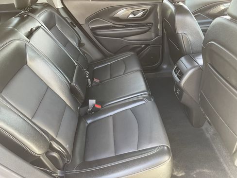 Used 2024 GMC Terrain SLT image 12