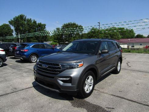 Used 2023 Ford Explorer XLT w/ Equipment Group 202A AWD/4WD image 3