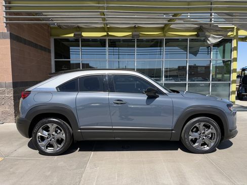 Used 2022 MAZDA MX-30 Electric w/ Premium Plus Pkg FWD image 9